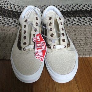 Vans tie up with tiger side stripe